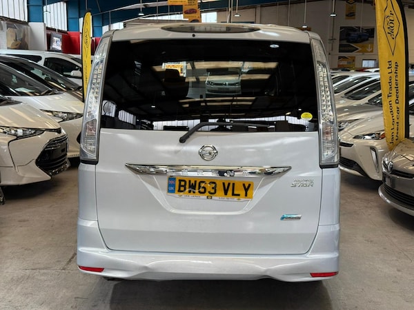 Used Nissan Serena for sale - 76217663: Photo 4
