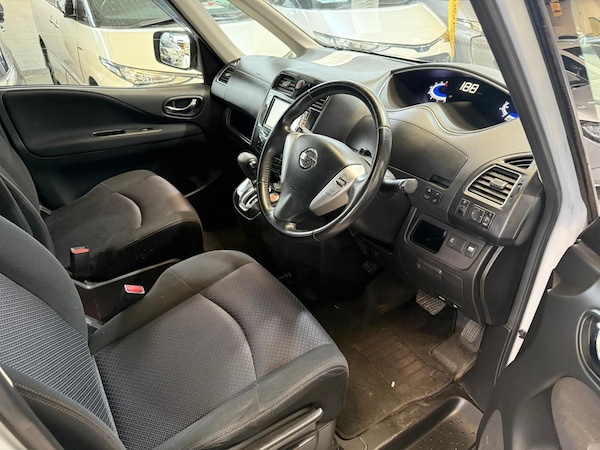 Used Nissan Serena for sale - 76217663: Photo 9