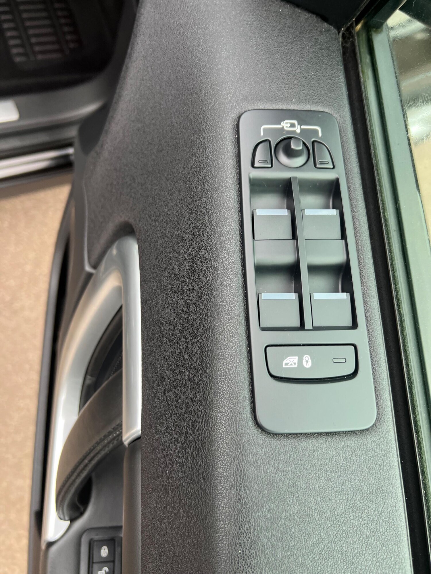 Used Land Rover Discovery Sport 2017 for sale - 77965369: Photo 30