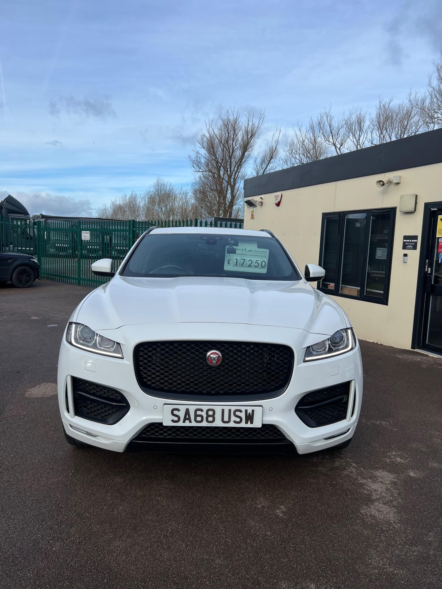 Used Jaguar F-Pace 2018 for sale - 77965377: Photo 2
