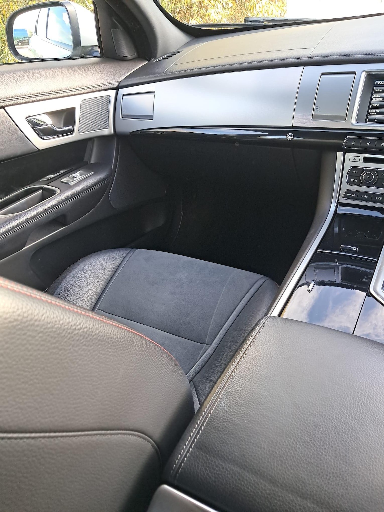 Used Jaguar XF 2014 for sale - 76348880: Photo 10