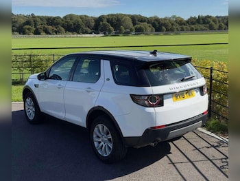 Used Land Rover Discovery Sport 2016 for sale - 76472142: Photo