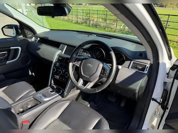 Used Land Rover Discovery Sport 2016 for sale - 76472142: Photo