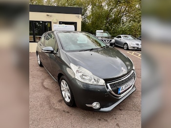Used Peugeot 208 2014 for sale - 76247037: Photo