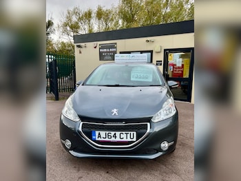 Used Peugeot 208 2014 for sale - 76247037: Photo