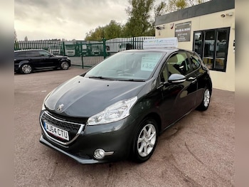 Used Peugeot 208 2014 for sale - 76247037: Photo
