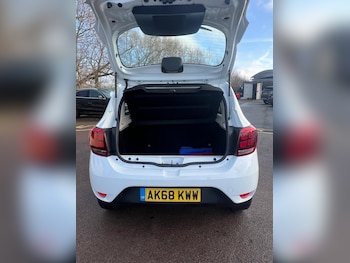 Used Dacia Sandero 2018 for sale - 77965368: Photo