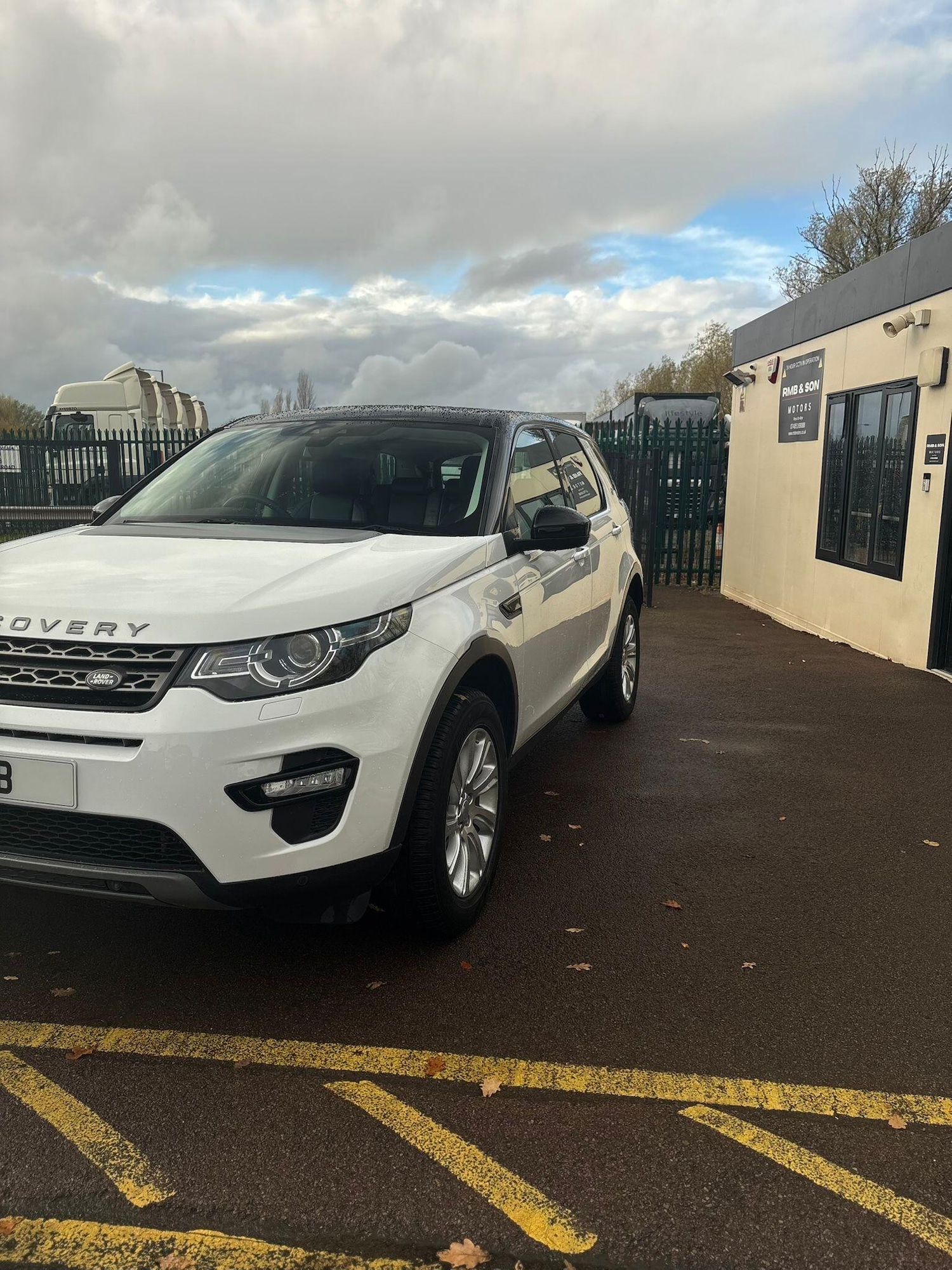 Used Land Rover Discovery Sport 2016 for sale - 76990143: Photo 2