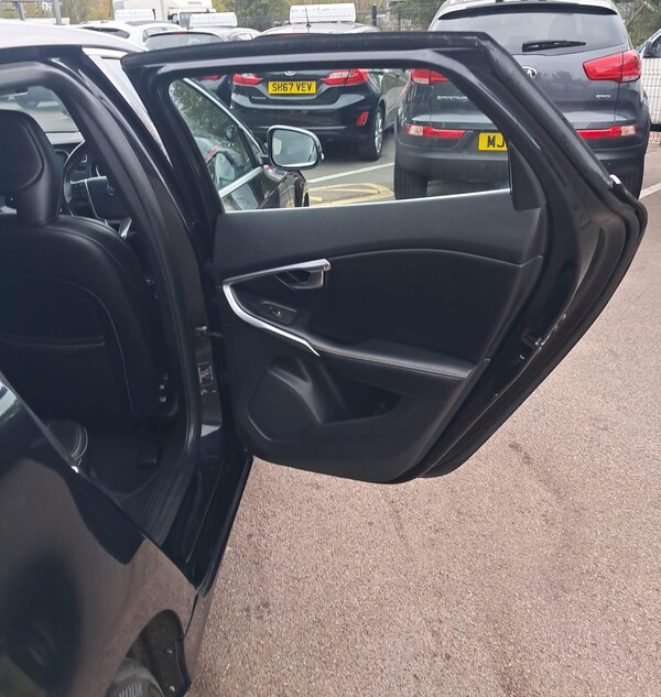 Used Volvo V40 2015 for sale - 76239081: Photo 26