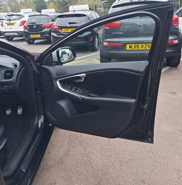 Used Volvo V40 2015 for sale - 76239081: Photo 28