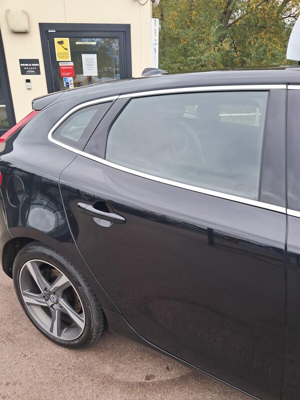 Used Volvo V40 2015 for sale - 76239081: Photo 8
