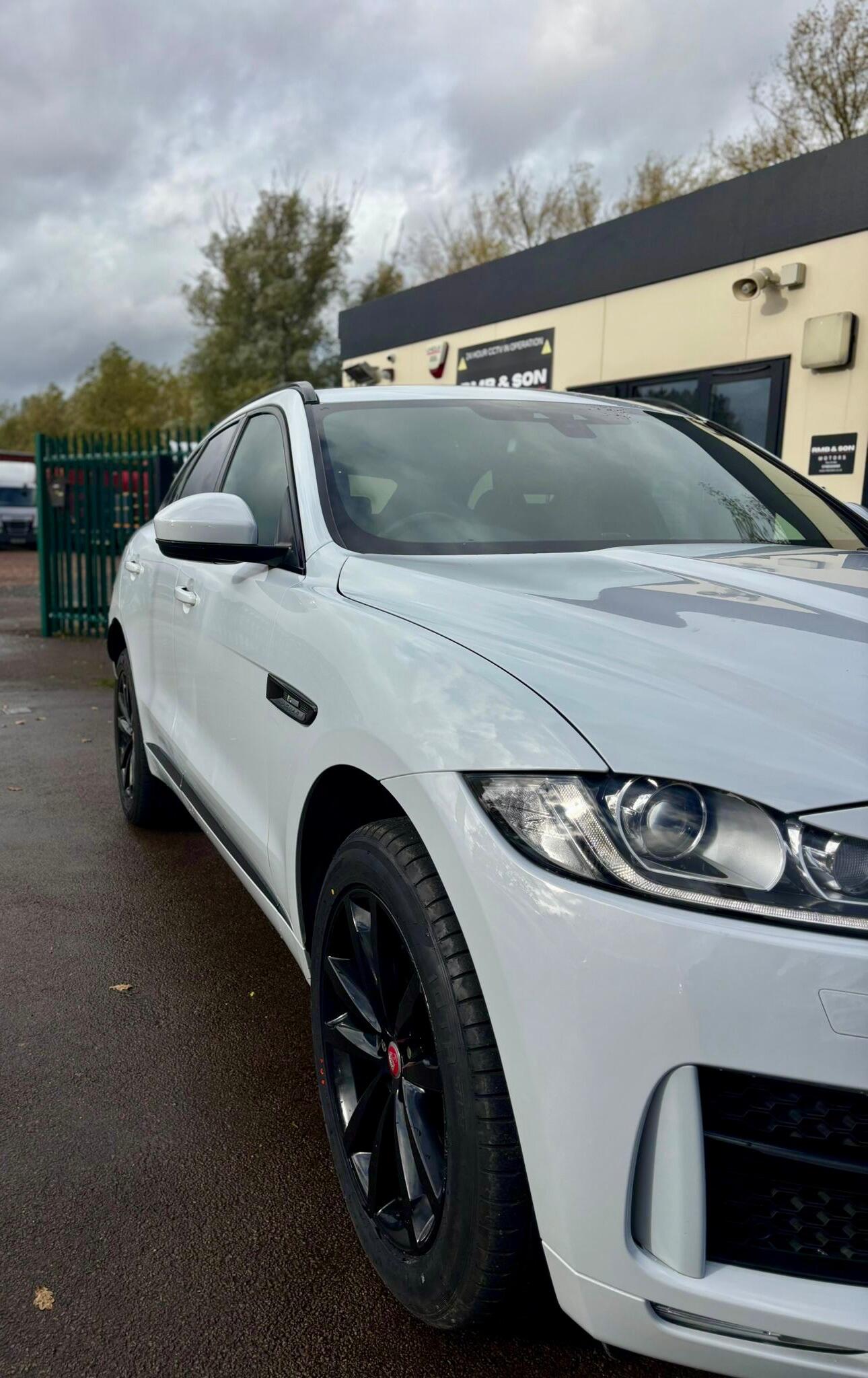 Used Jaguar F-Pace 2016 for sale - 76422865: Photo 2