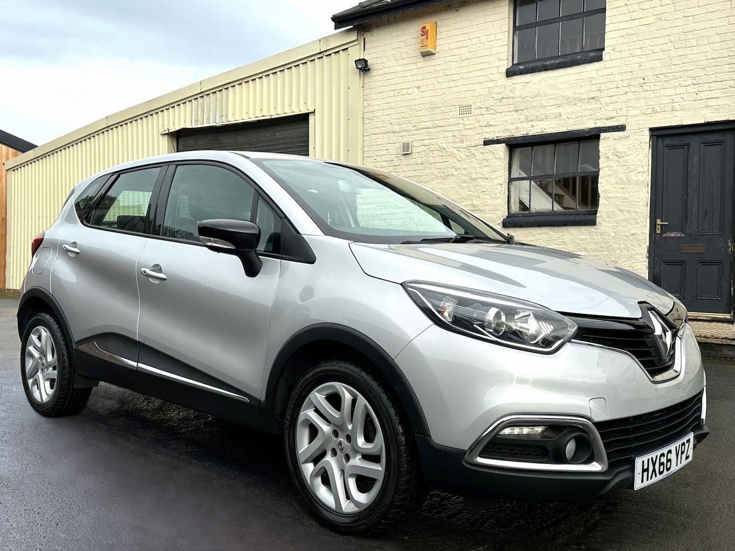 Used Renault Captur 2016 for sale - 76565241: Photo 1
