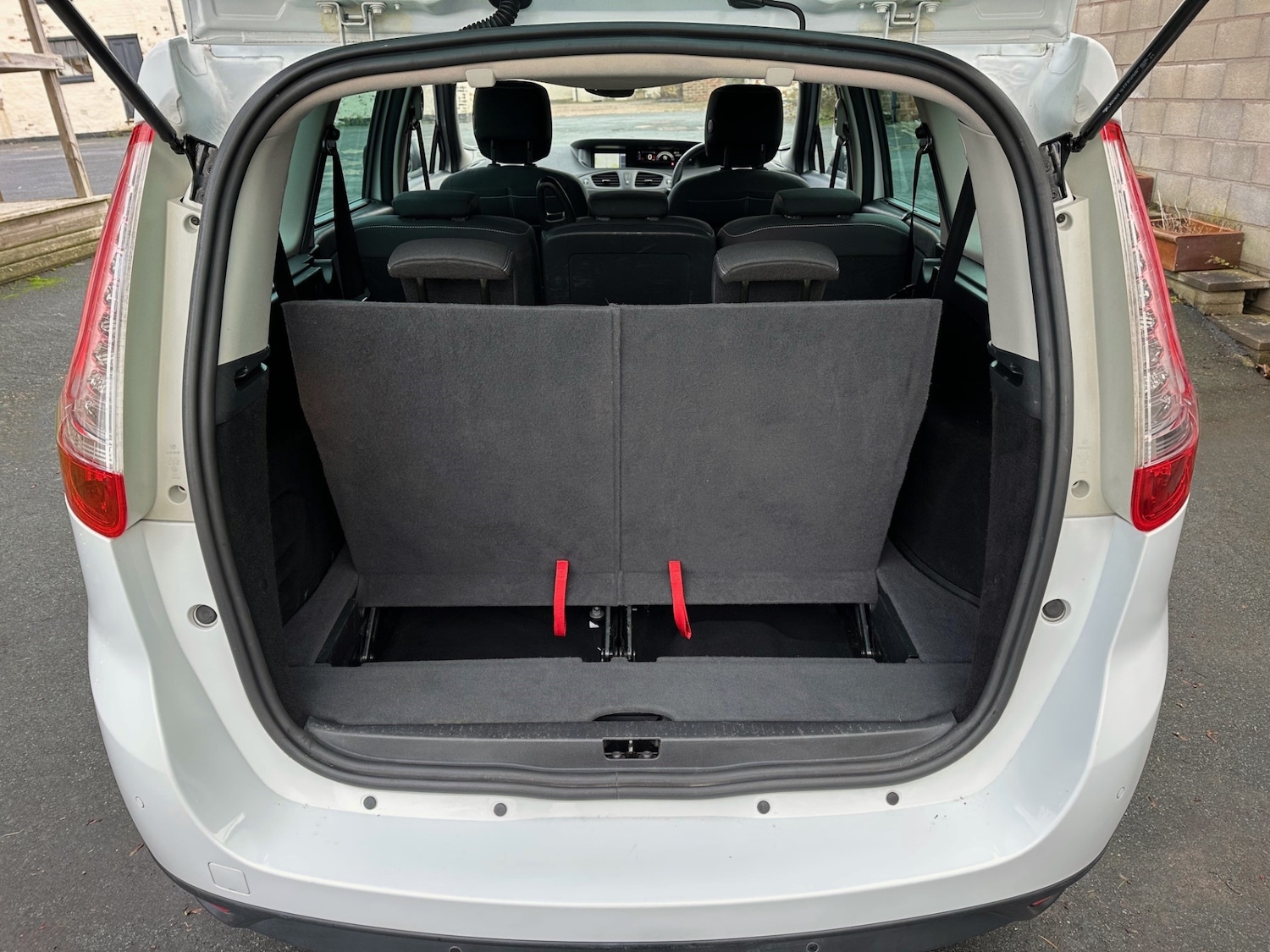 Used Renault Grand Scenic 2015 for sale - 76855347: Photo 10