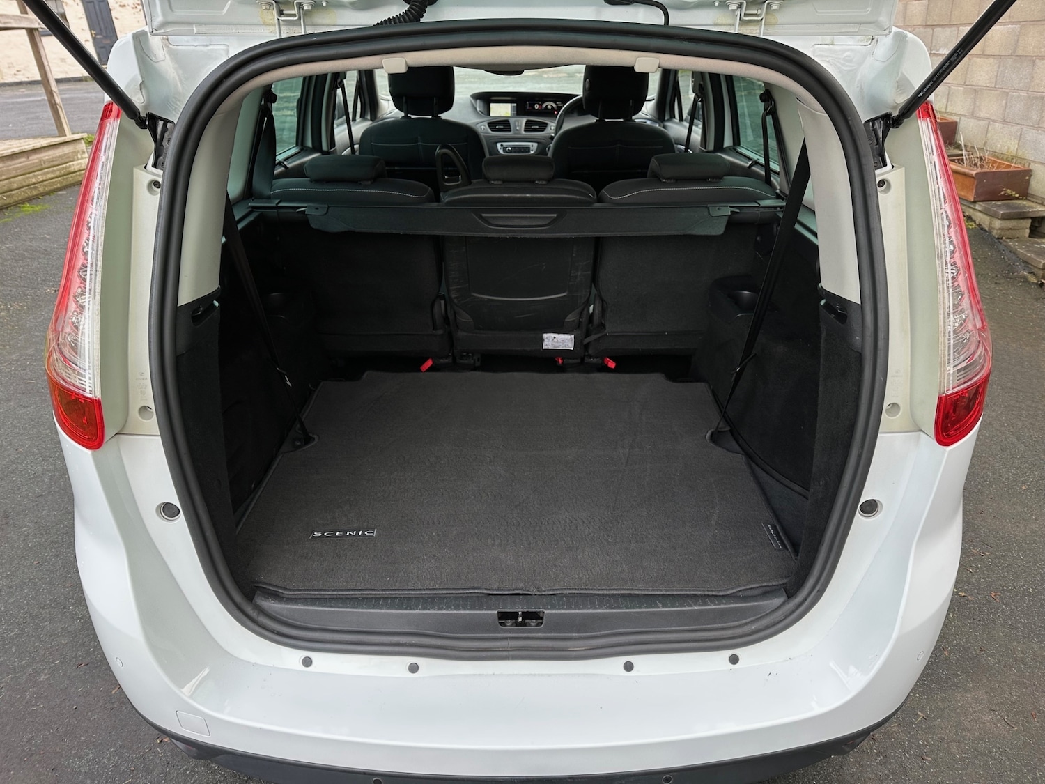 Used Renault Grand Scenic 2015 for sale - 76855347: Photo 11