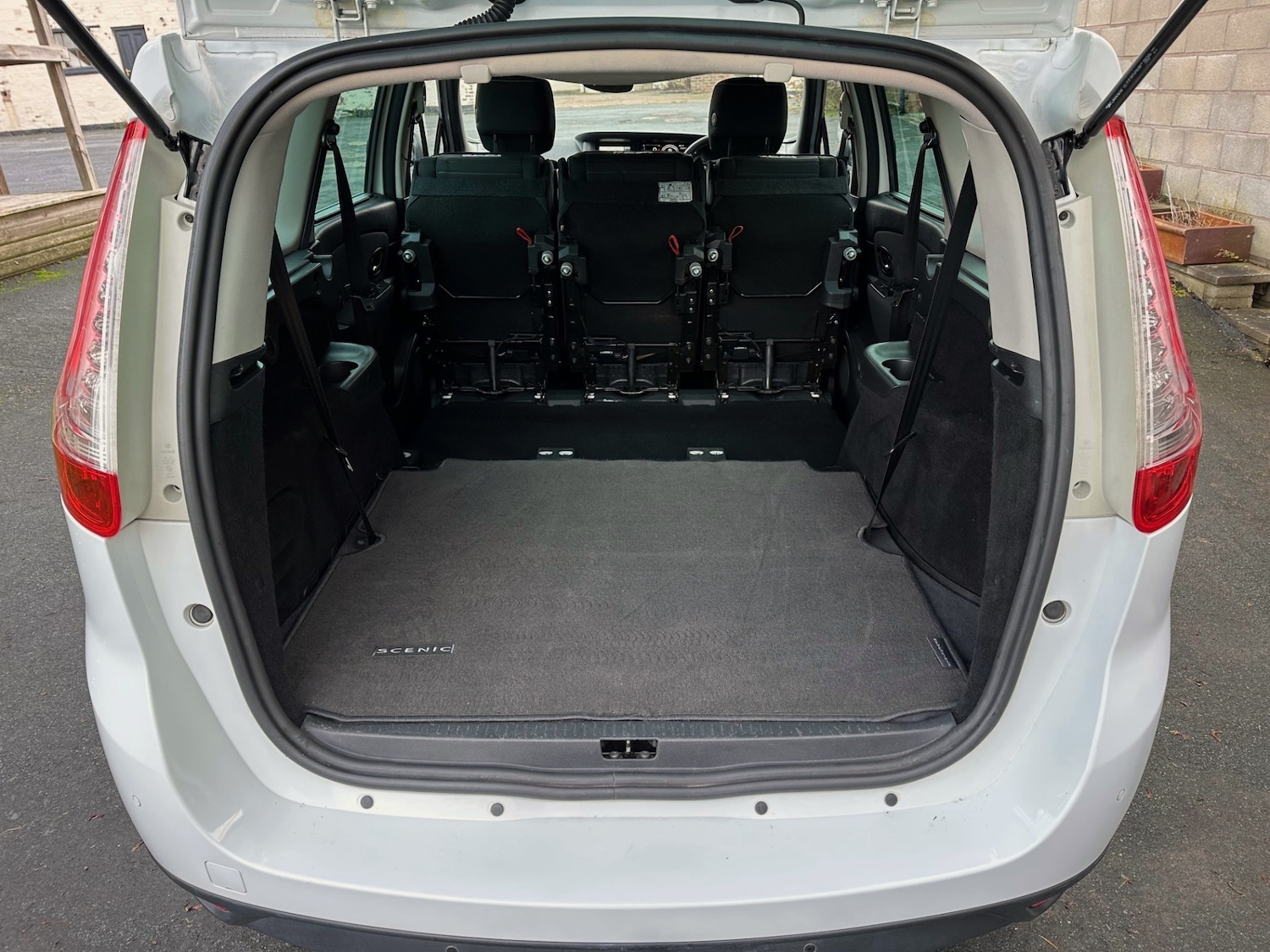 Used Renault Grand Scenic 2015 for sale - 76855347: Photo 12