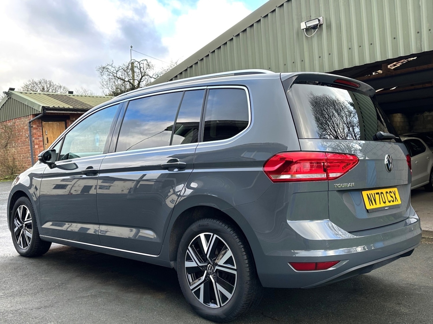 Used Volkswagen Touran 2020 for sale - 77237227: Photo 3