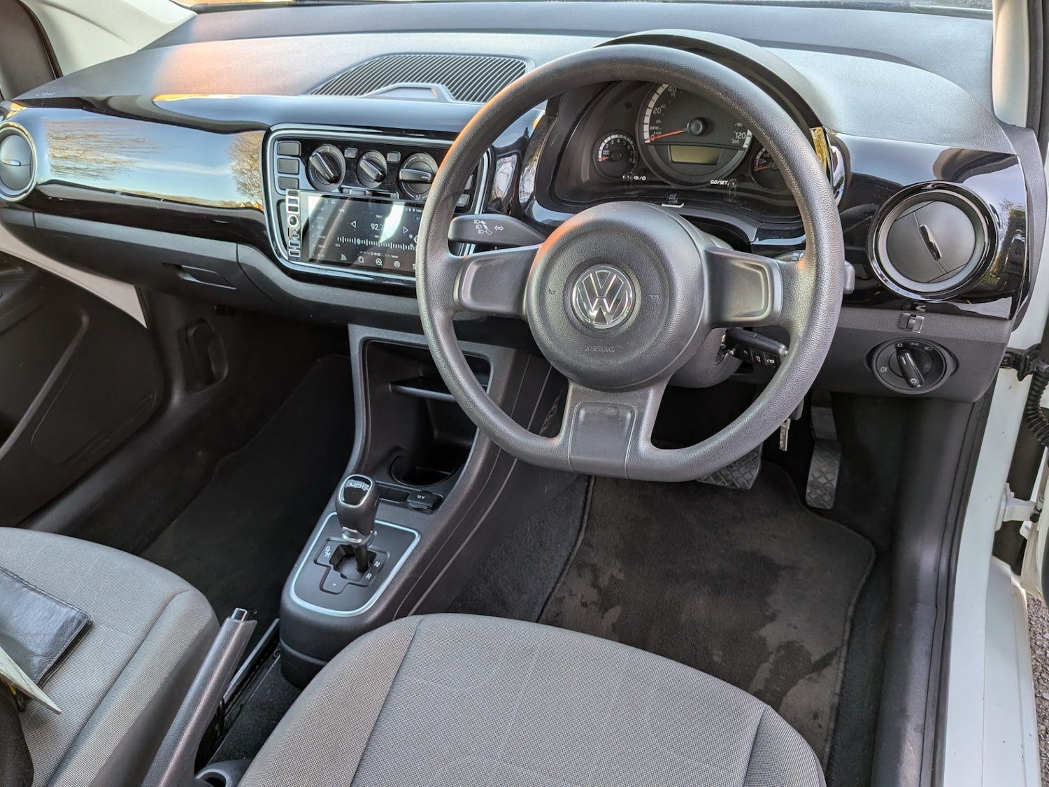 Used Volkswagen up! 2024 for sale - 77614569: Photo 17