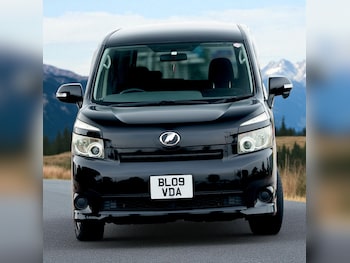 Used Toyota Voxy  for sale - 75592761: Photo
