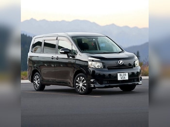 Used Toyota Voxy  for sale - 75592761: Photo