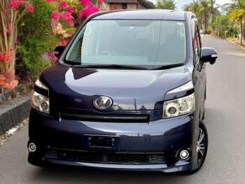 Used Toyota Voxy 2010 for sale - 74946225: Photo