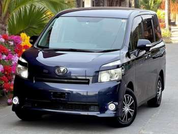 Used Toyota Voxy 2010 for sale - 74946225: Photo