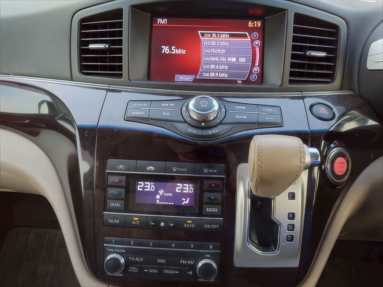 Used Nissan Elgrand 2010 for sale - 77632542: Photo 29