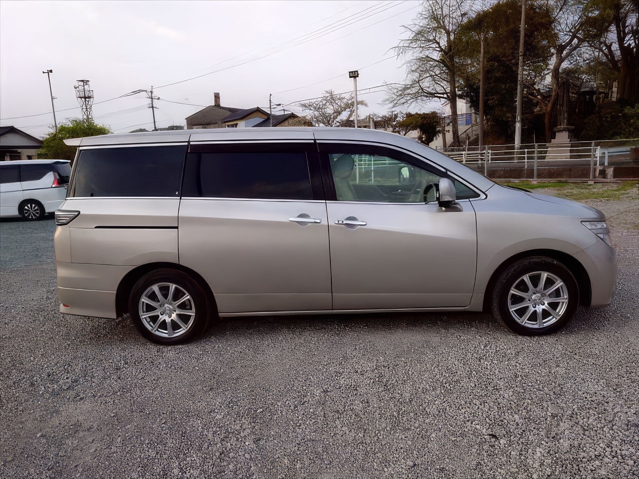 Used Nissan Elgrand 2010 for sale - 77632542: Photo 3