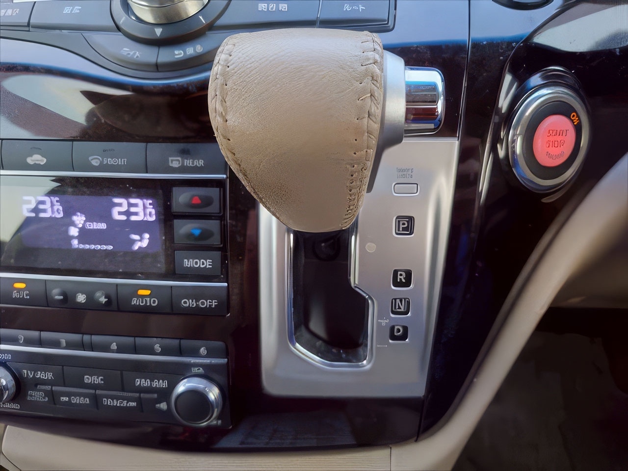 Used Nissan Elgrand 2010 for sale - 77632542: Photo 30