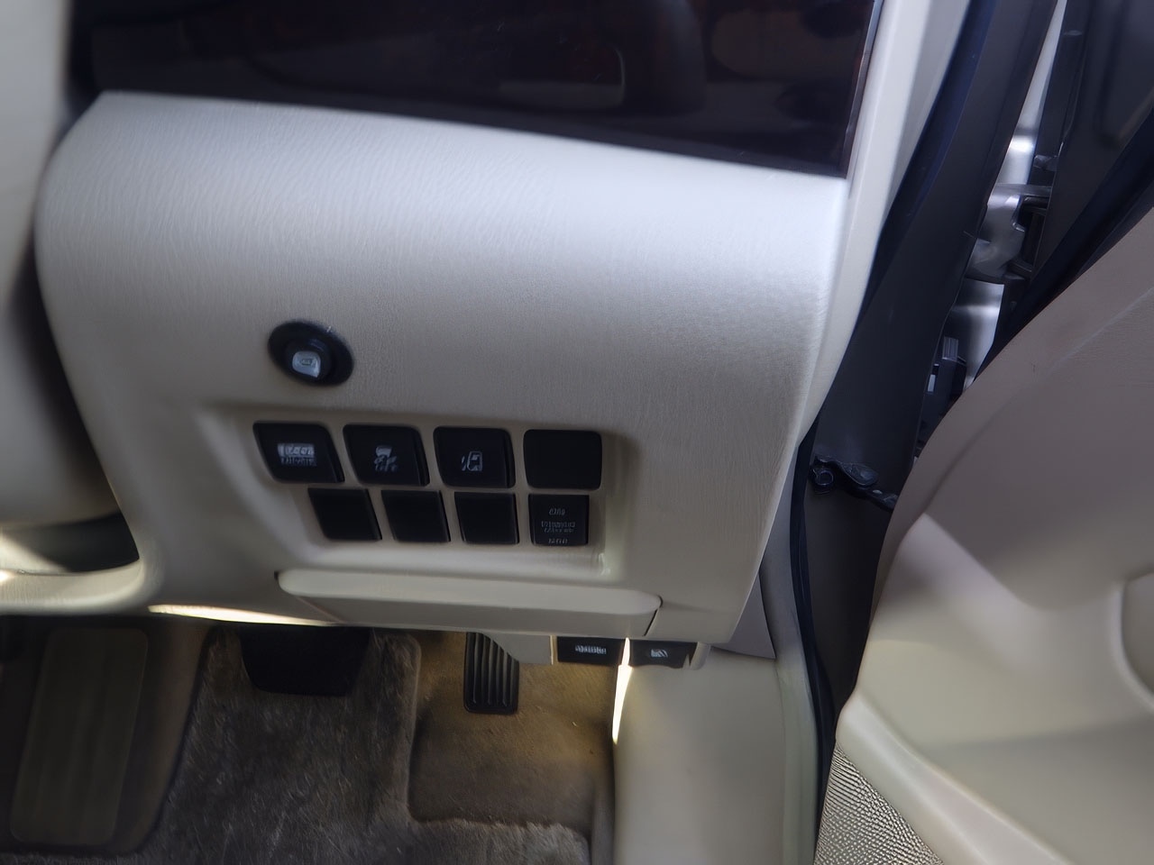 Used Nissan Elgrand 2010 for sale - 77632542: Photo 43