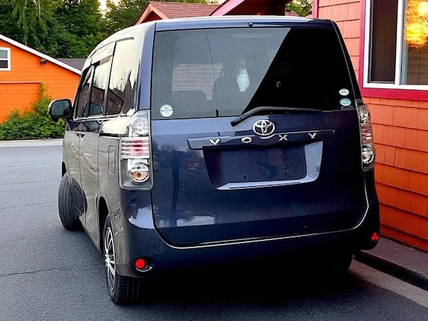 Used Toyota Voxy for sale - 76098094: Photo 2