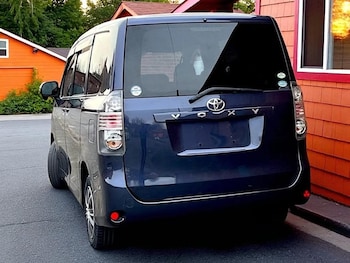 Used Toyota Voxy 2010 for sale - 76098094: Photo