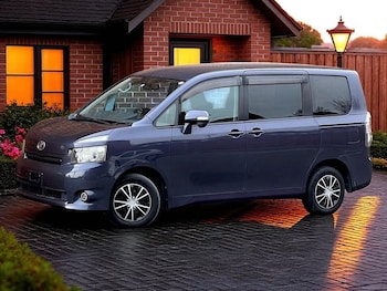 Used Toyota Voxy 2010 for sale - 76098094: Photo