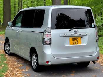Used Toyota Voxy 2010 for sale - 74110197: Photo