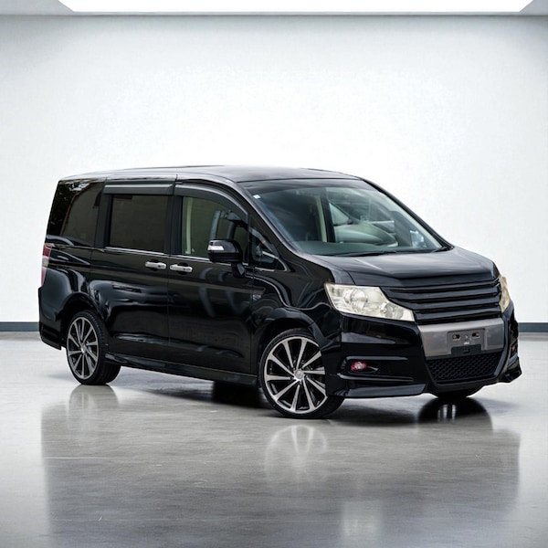 Used Honda Stepwagon for sale - 75673879: Photo 1