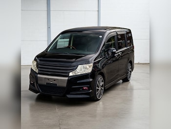 Used Honda Stepwagon 2012 for sale - 75673879: Photo