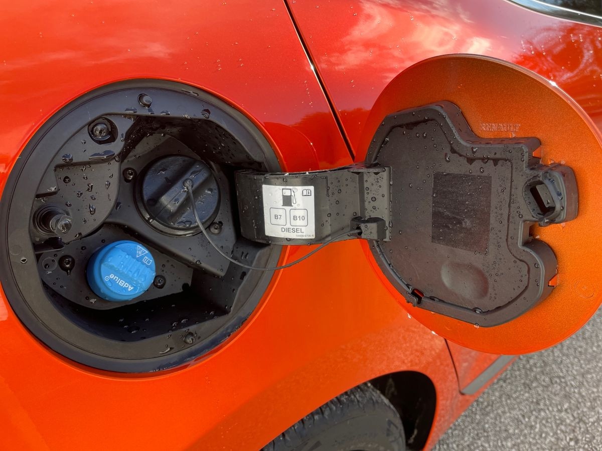 Used Renault Clio 2020 for sale - 76643800: Photo 27