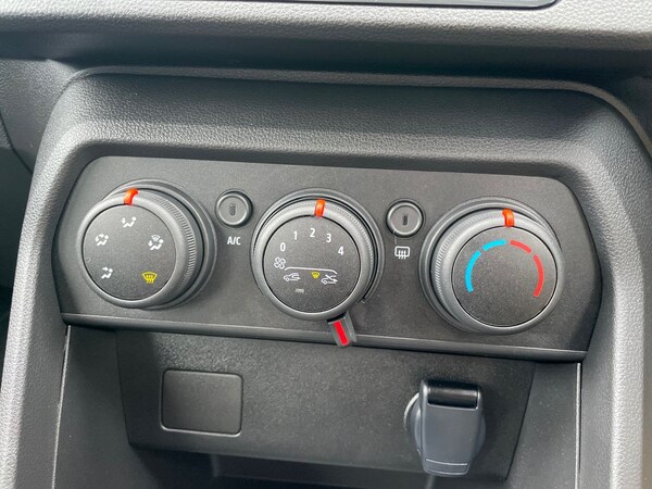 Used Dacia Sandero Stepway 2023 for sale - 76082920: Photo 12