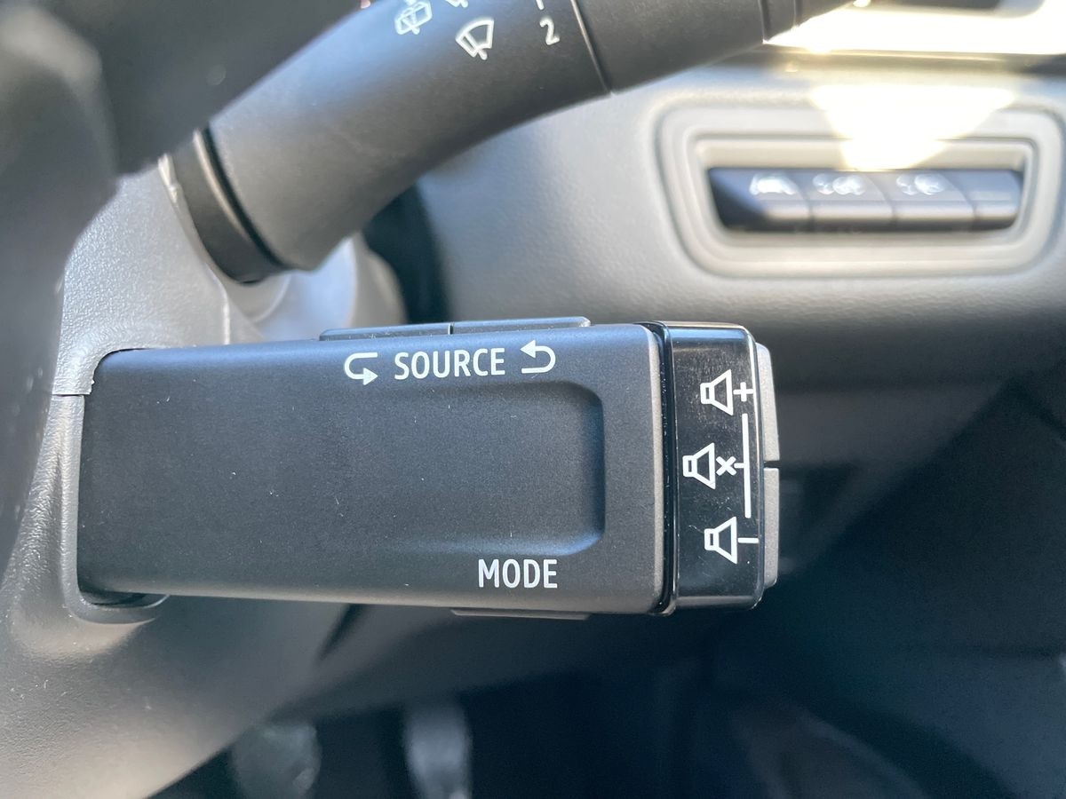 Used Renault Captur 2023 for sale - 76885230: Photo 31