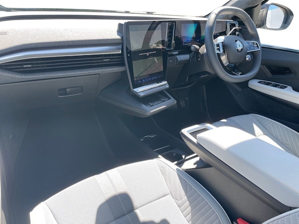 Used Renault Scenic E-Tech 2024 for sale - 74525650: Photo 10