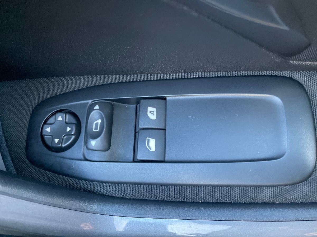 Used Peugeot 2008 2017 for sale - 76770281: Photo 13