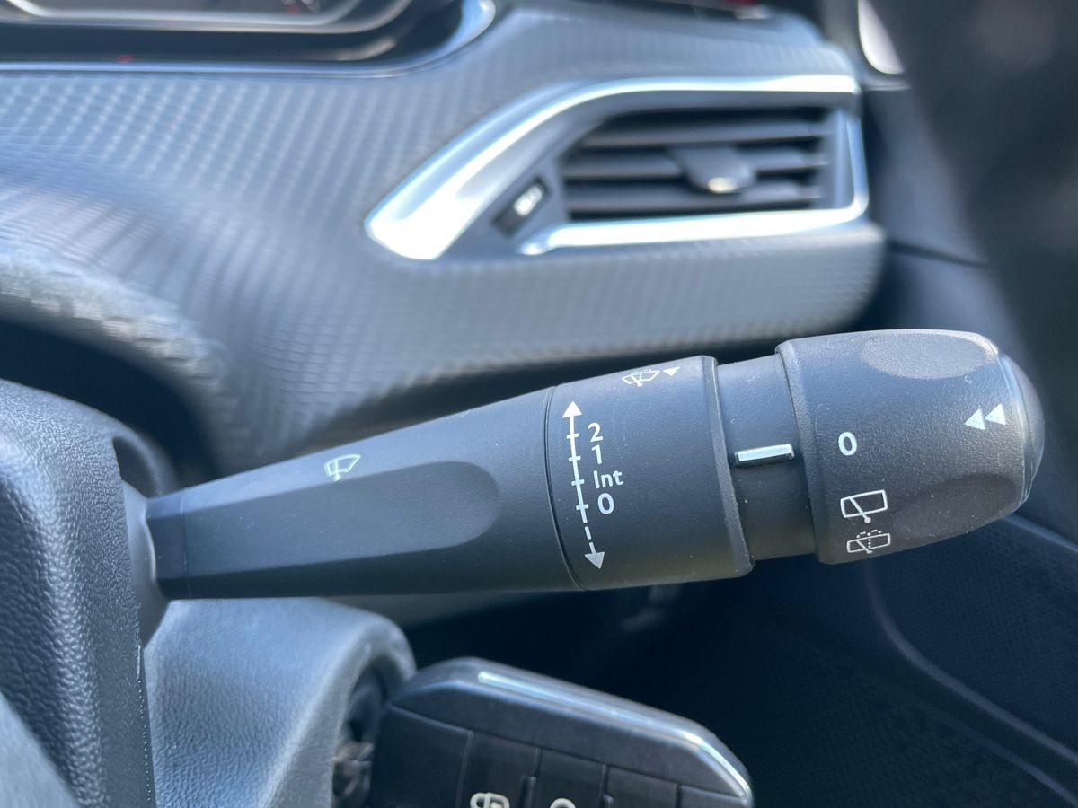 Used Peugeot 2008 2017 for sale - 76770281: Photo 30