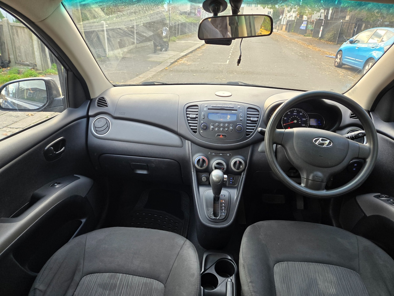 Used Hyundai i10 2011 for sale - 76451983: Photo 13