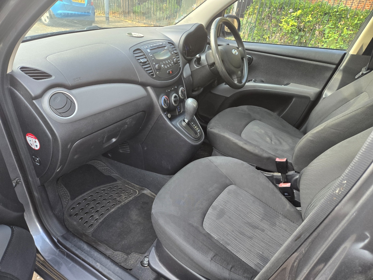 Used Hyundai i10 2011 for sale - 76451983: Photo 9