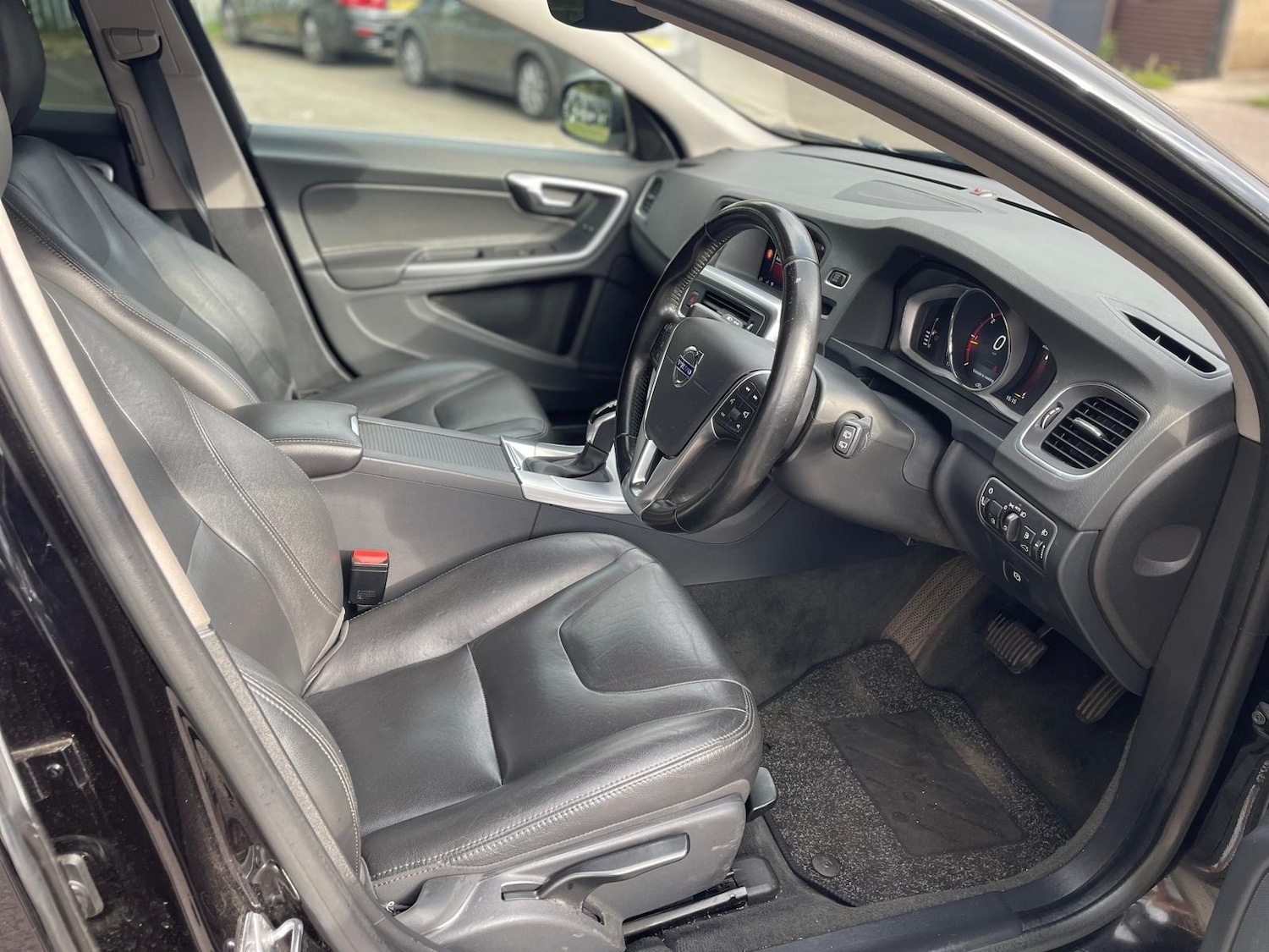 Used Volvo V60 2017 for sale - 76452418: Photo 12