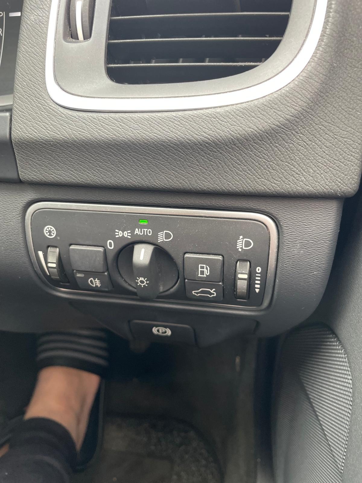 Used Volvo V60 2017 for sale - 76452418: Photo 15