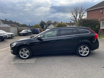 Used Volvo V60 2017 for sale - 76452418: Photo