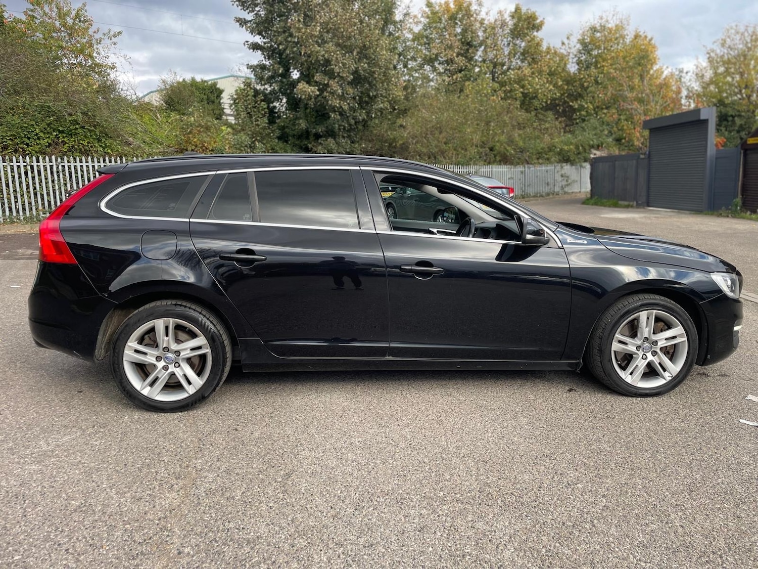Used Volvo V60 2017 for sale - 76452418: Photo 7