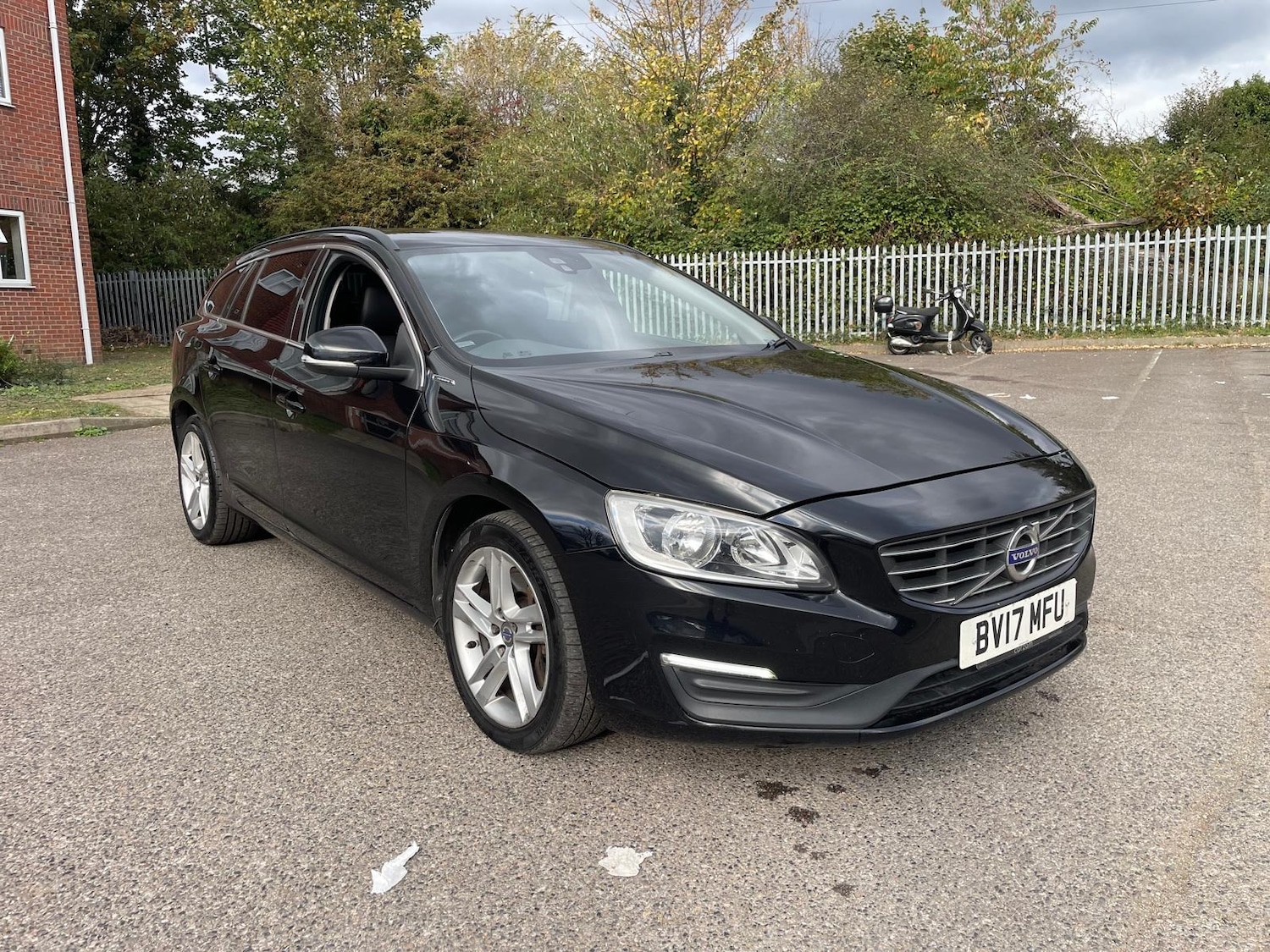Used Volvo V60 2017 for sale - 76452418: Photo 8