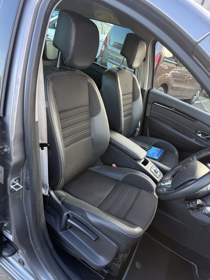 Used Renault Grand Scenic 2015 for sale - 77721276: Photo 13